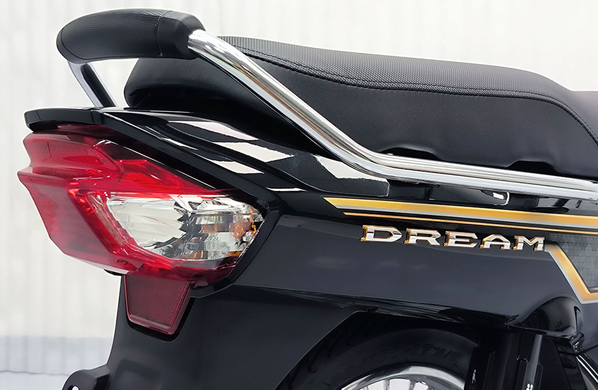 Mặt nạ logo Honda Dream 125 NCX 2024 mới
